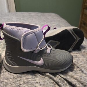 Nike Kids Sneakers in Gray and Lavender